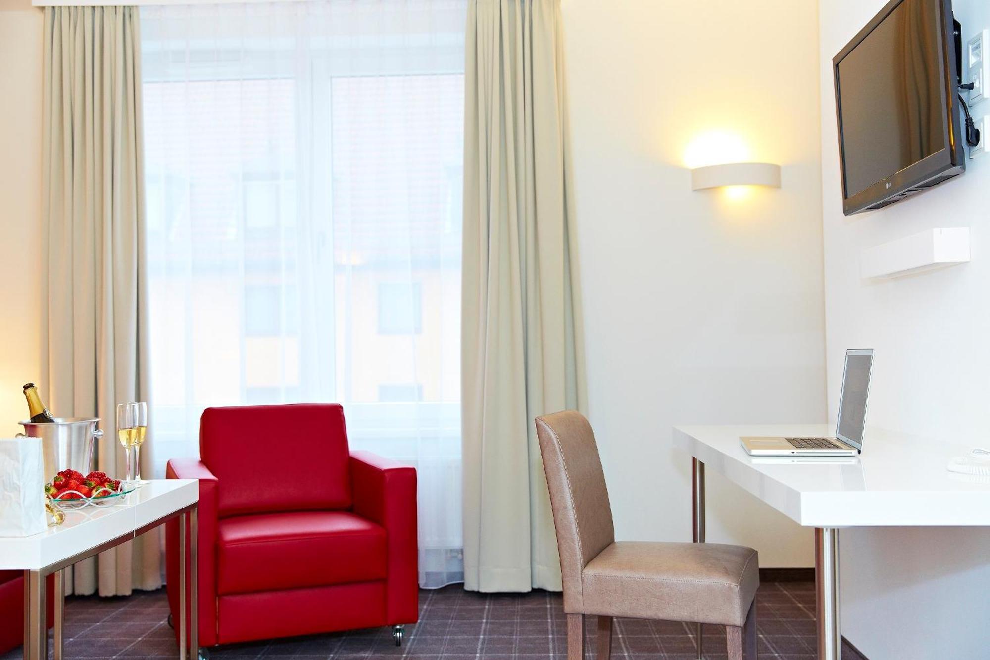 Landhotel Sonne Neuendettelsau Luaran gambar