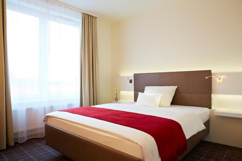 Landhotel Sonne Neuendettelsau Bilik gambar